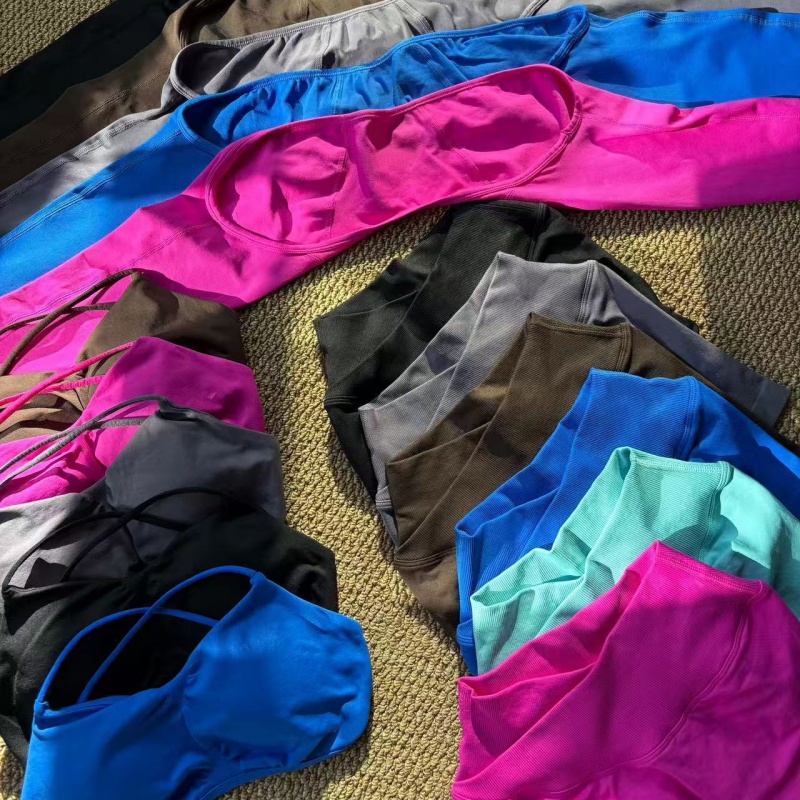 Completo Sportivo da Donna ad  - Yoga Y Fitness recensione e prezzo